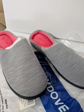 New In Package. Rock Dove Women's Slippers Size XL... 11 to 12